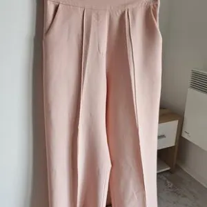 Roze siroke pantalone