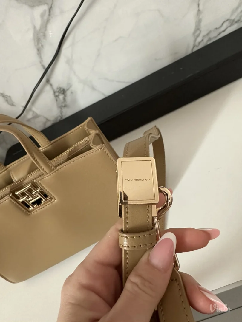 Tommy Hilfiger torba