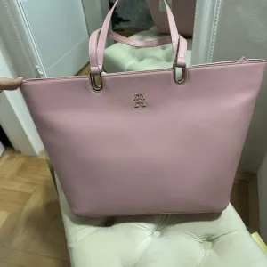 Tommy Hilfiger torba, nova sa etiketom