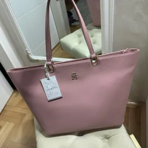 Tommy Hilfiger torba, nova sa etiketom