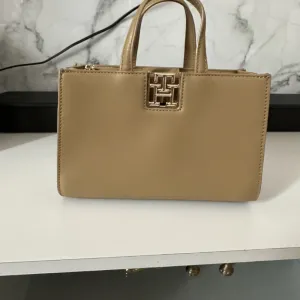 Tommy Hilfiger torba