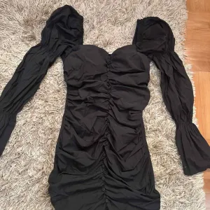 Viralna haljina Etika