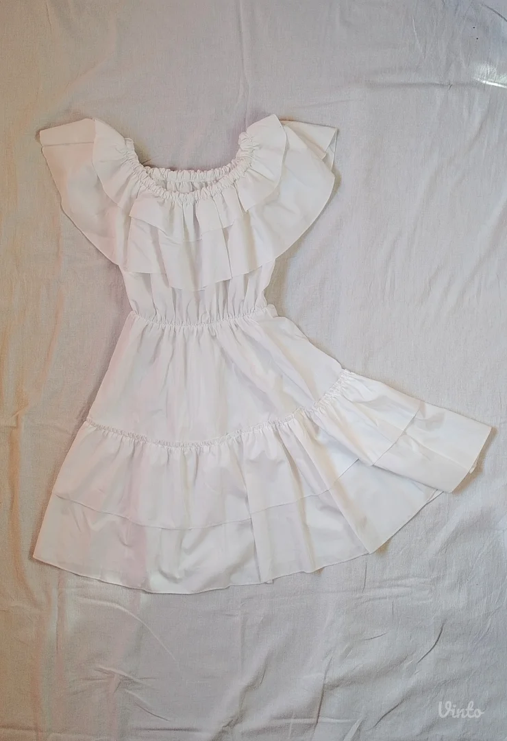 Bela ženska haljina