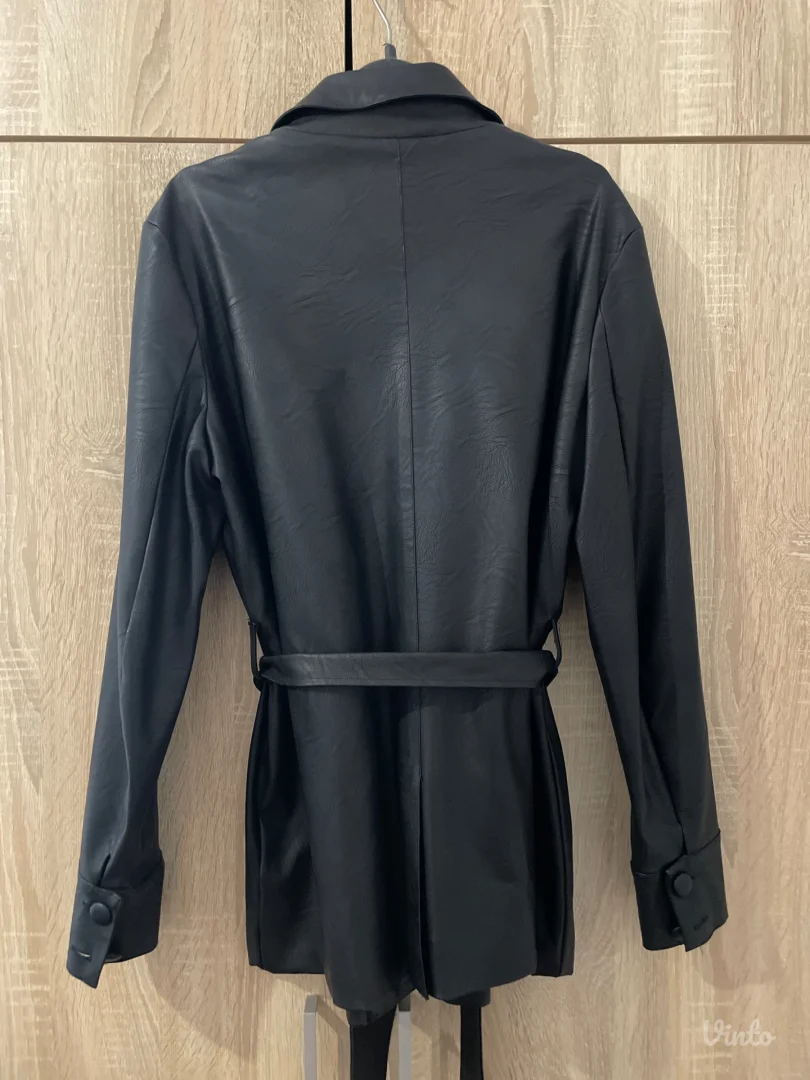 Reserved - crni mantil