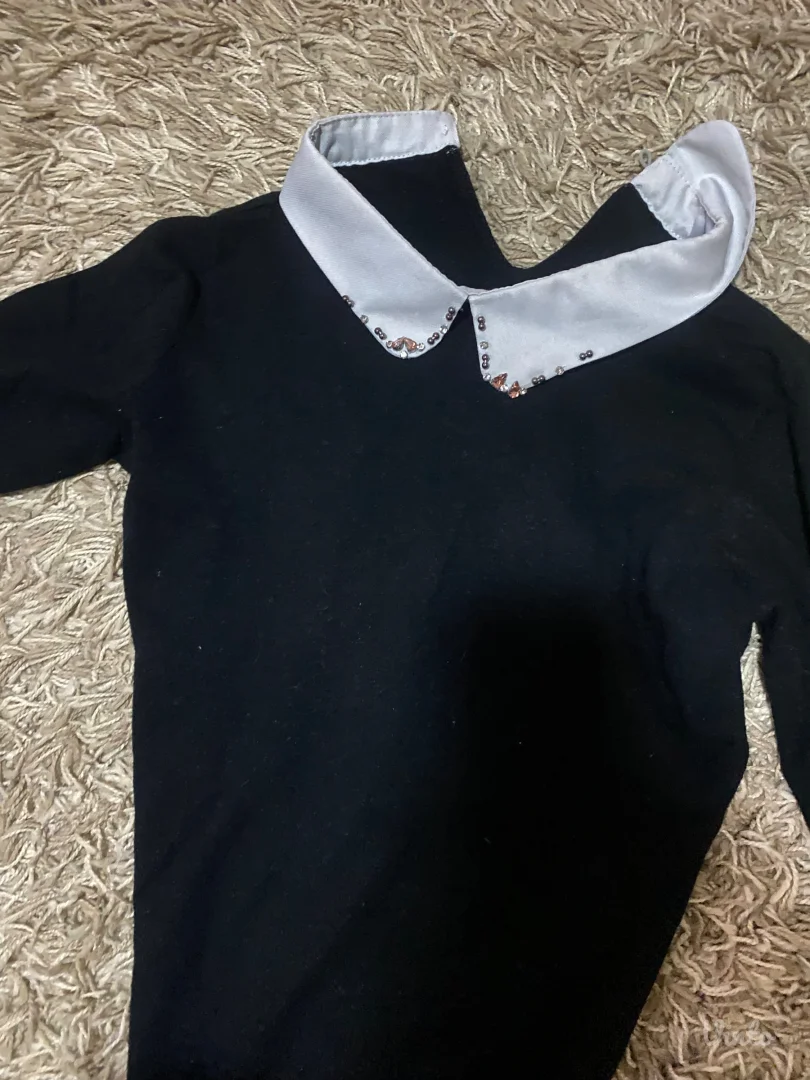 crni zenski  džemper sa cirkonima