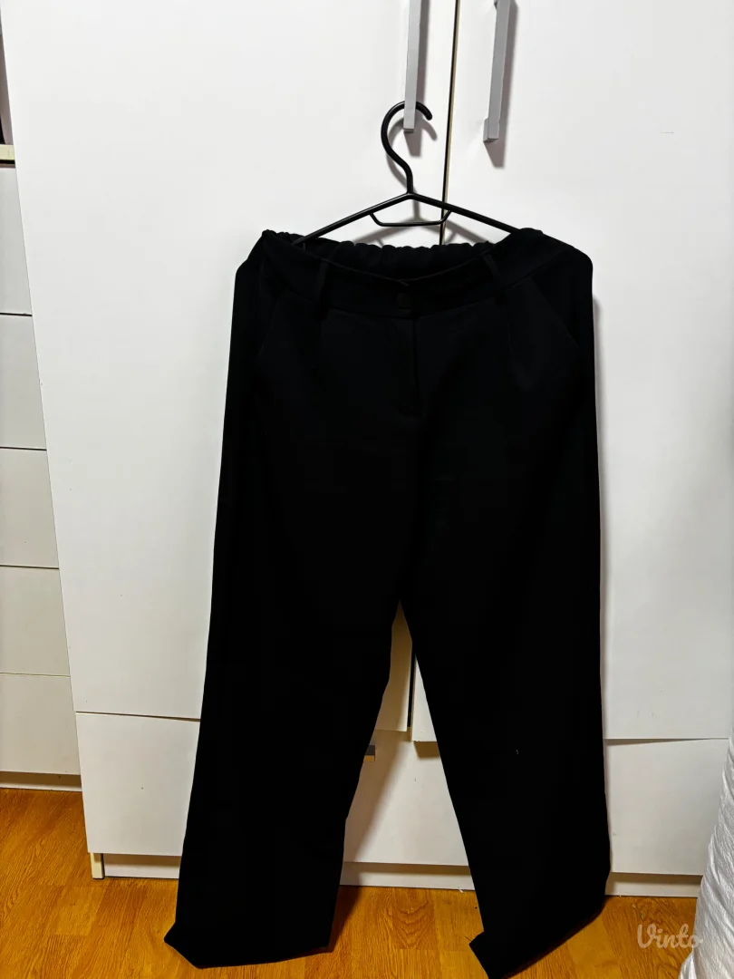 Crne lagane pantalonice