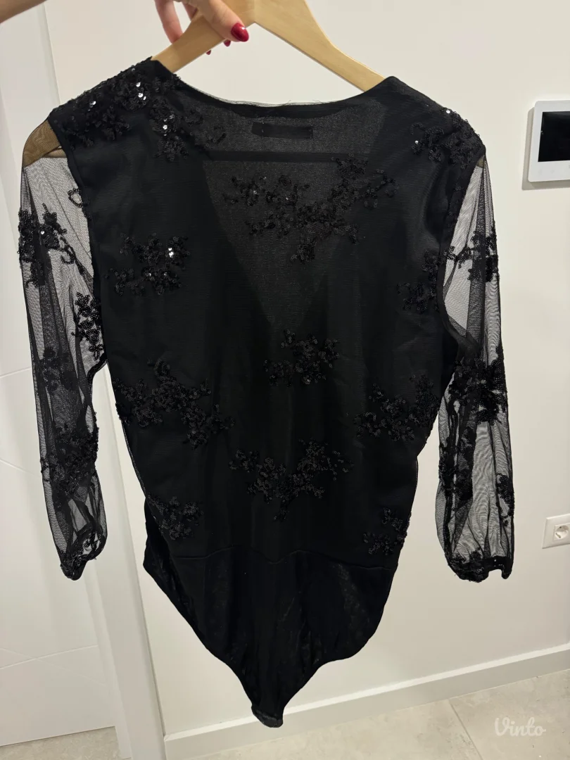 Crni elegantni bodi, L