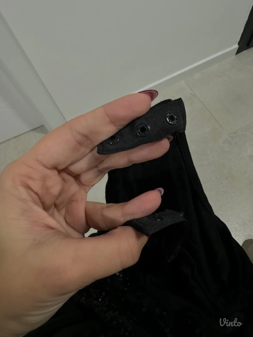 Crni elegantni bodi, L