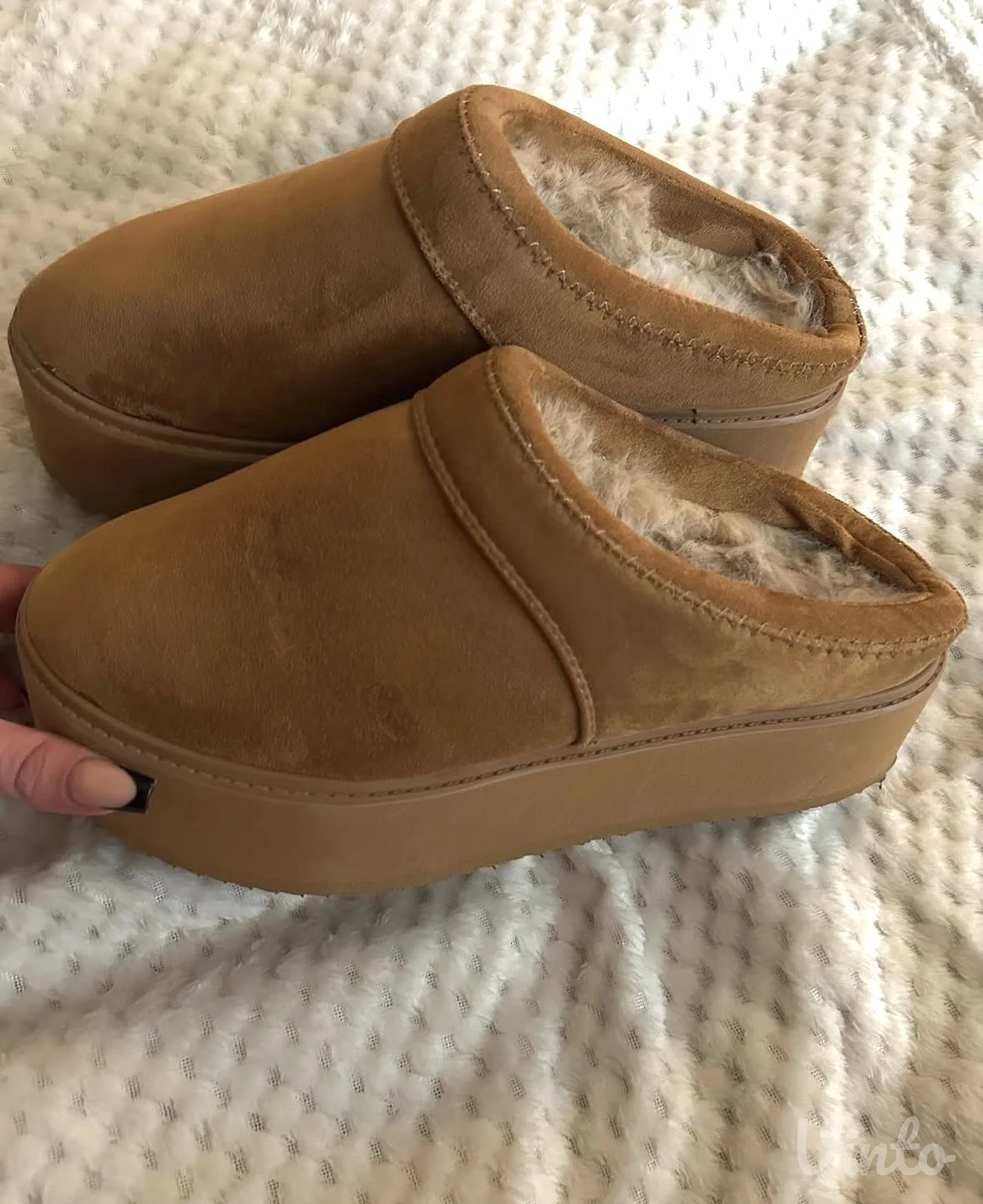 Bershka ugg papuče nove