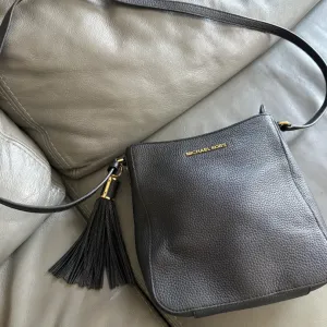 Michael Kors kožna torba nova
