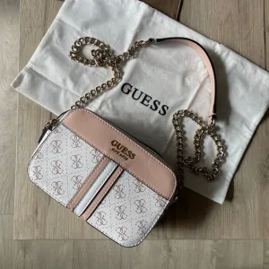 Original GUESS torbica - NOVO -
