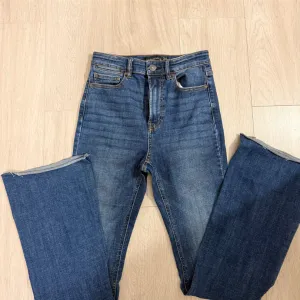 Stradivarius D74 flare farmerke