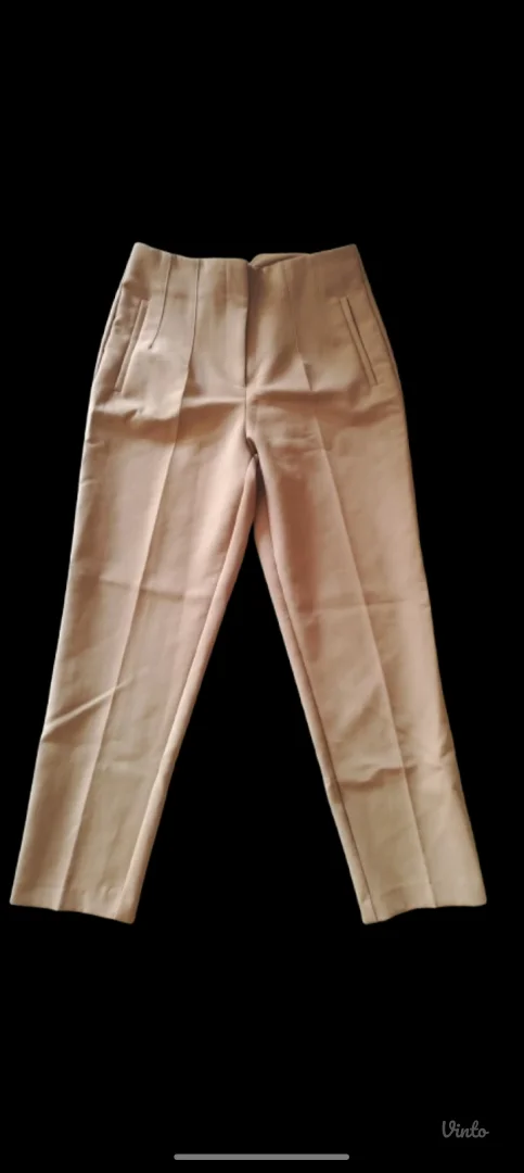 Zara model pantalona