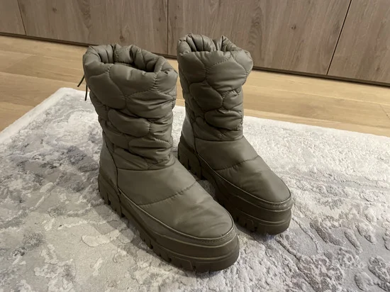 Bershka cizme za sneg NOVO