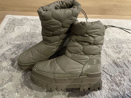 Bershka cizme za sneg NOVO
