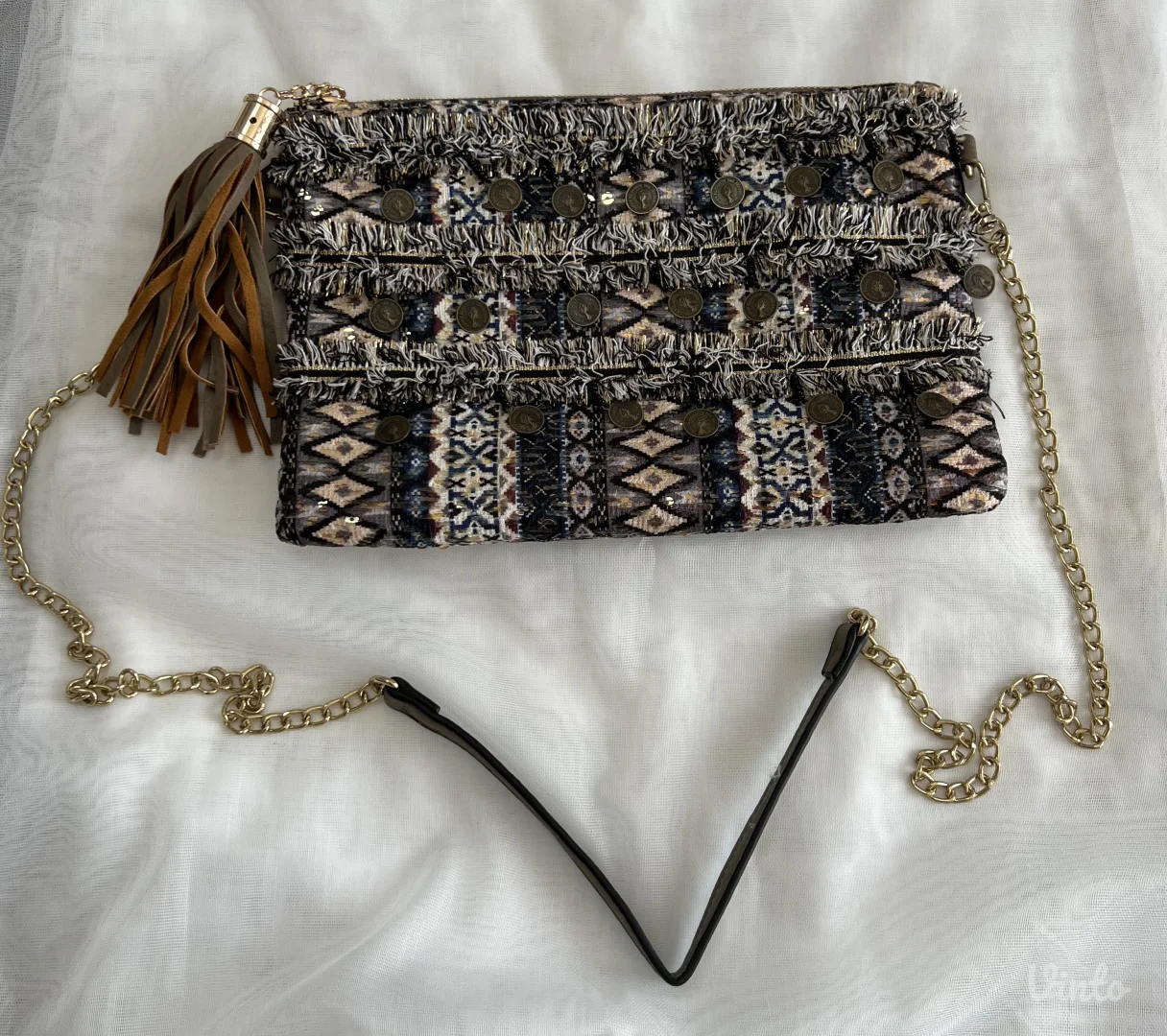 Tašnica sa detaljima u zlatnoj boji by PS Fashion