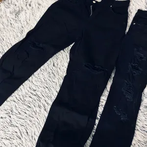 Bershka - muške farmerke