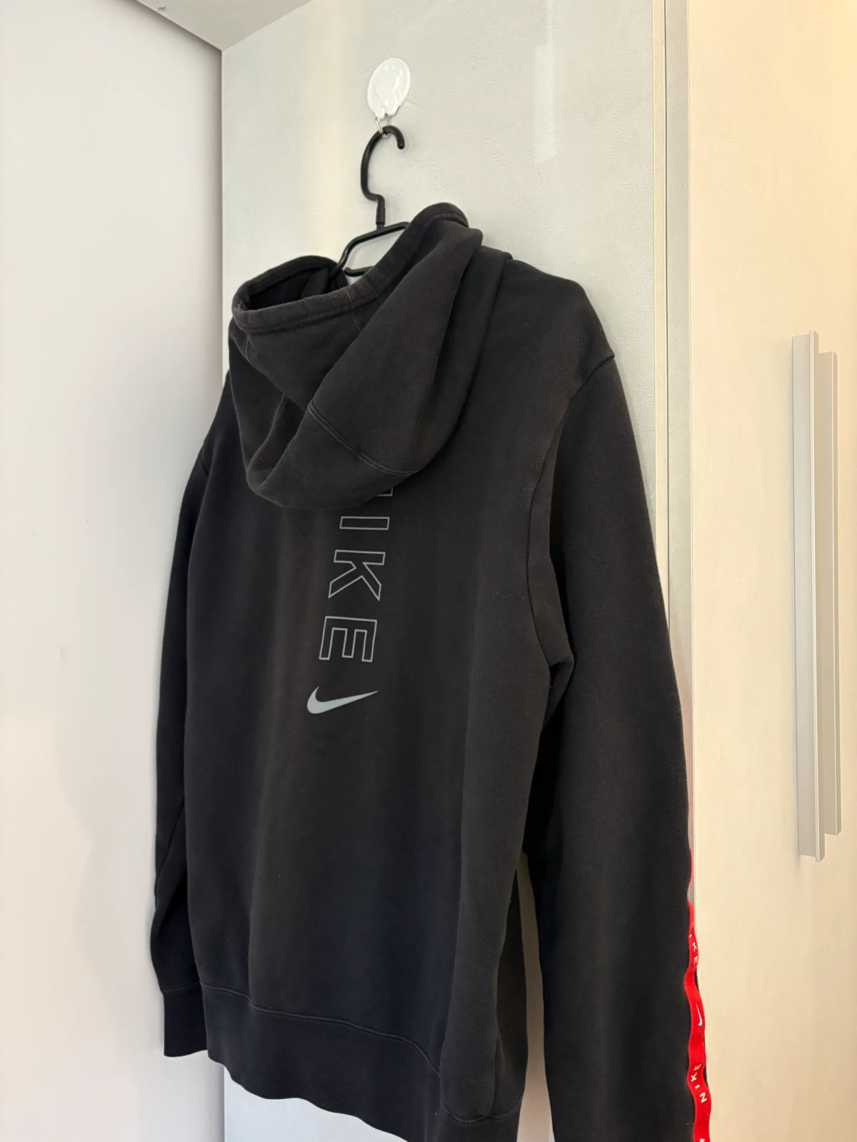 Nike crni duks sa kapuljačom (vel. S)