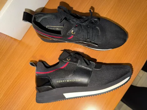 Tommy Hilfiger crne ženske patike – kao nove