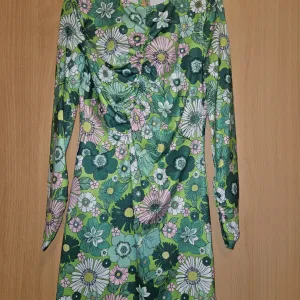 Šarena uska haljinica