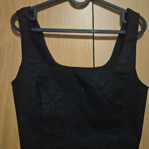 Svetlucavi crop top
