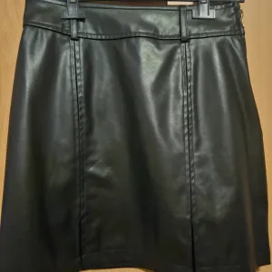 Mini suknja od veštačke kože