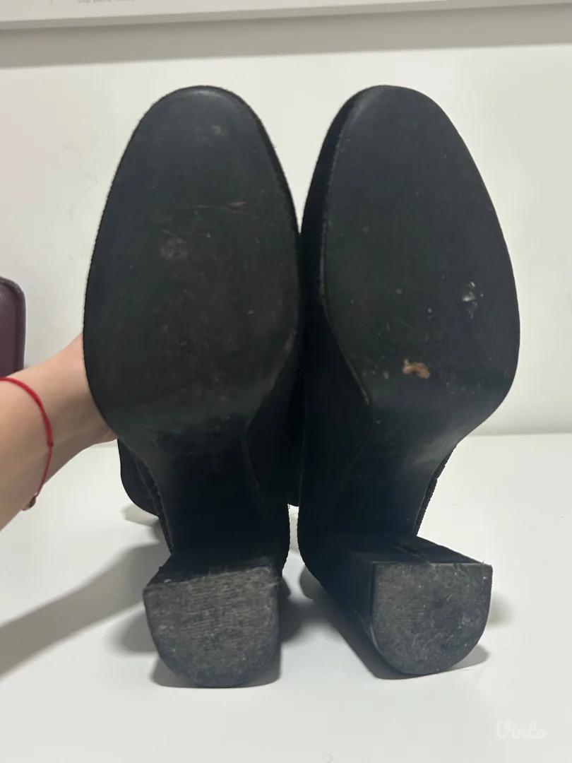 Crne čizmice na štiklu (38)