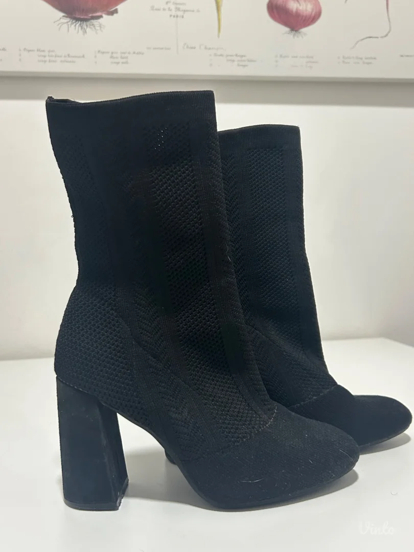 Crne čizmice na štiklu (38)