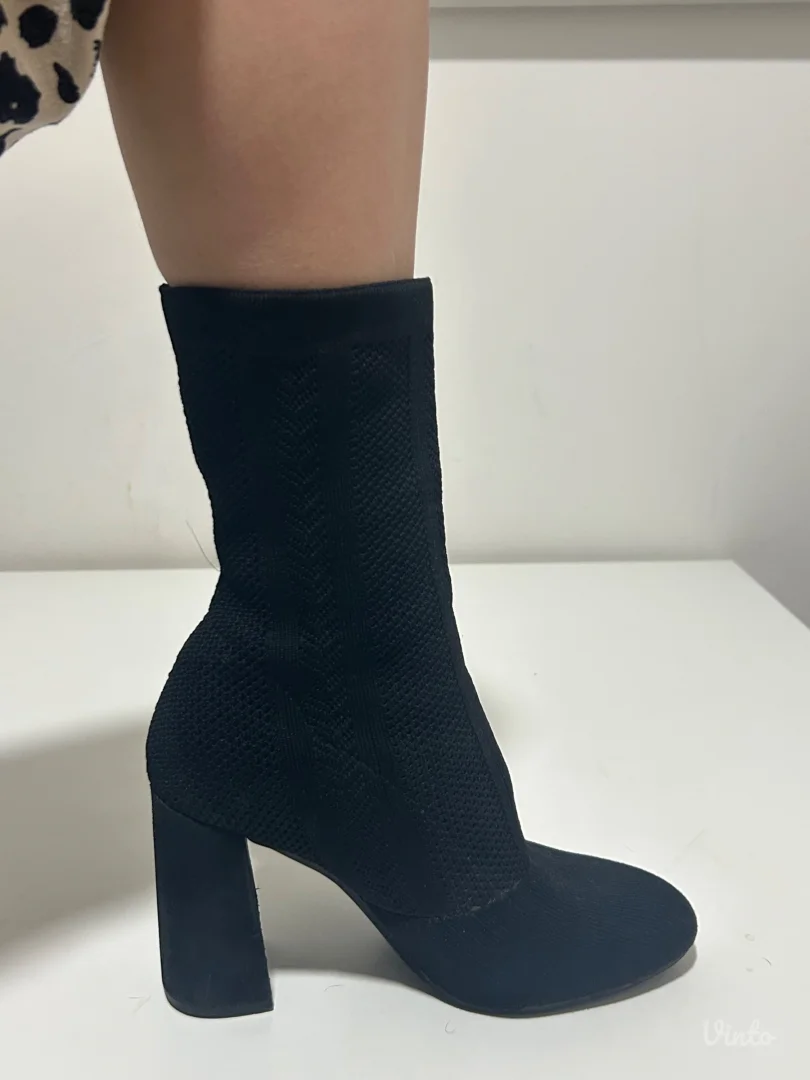 Crne čizmice na štiklu (38)