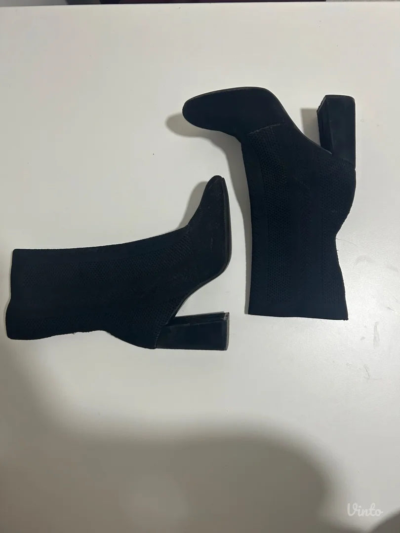 Crne čizmice na štiklu (38)