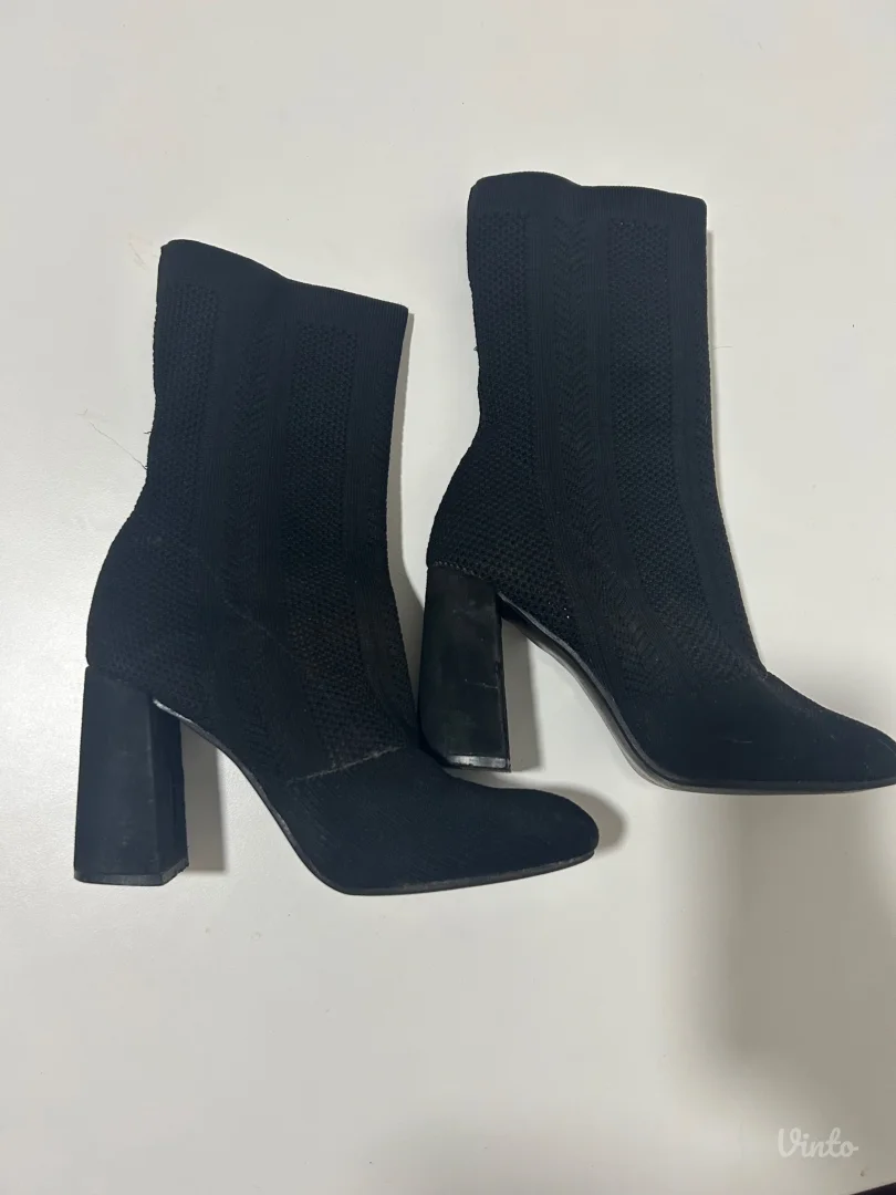 Crne čizmice na štiklu (38)