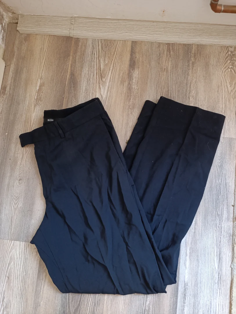 Hugo Boss muske pantalone