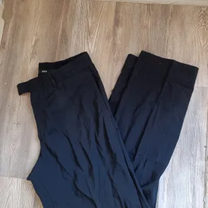 Hugo Boss muske pantalone