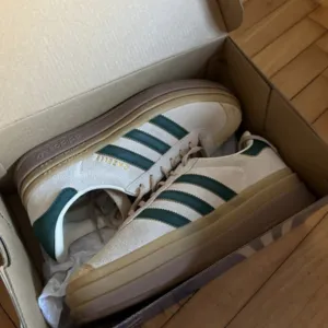 Adidas zenske parike