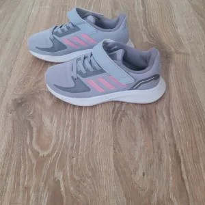 Adidas patike 30