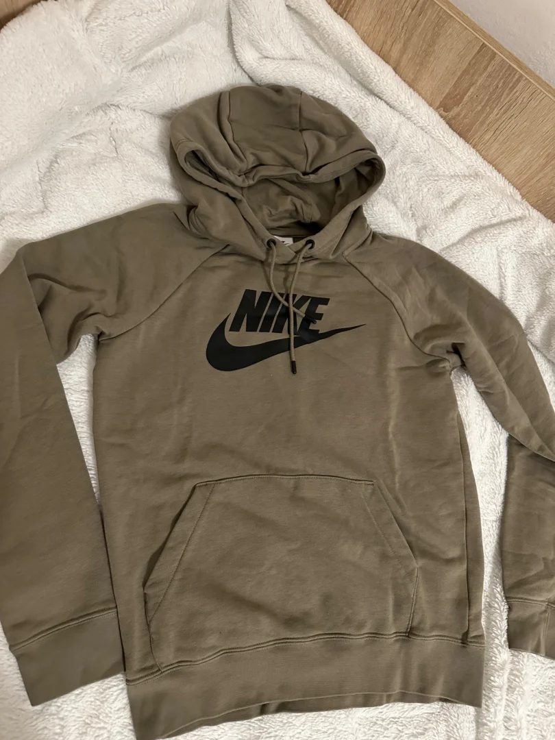 Nike - maslinast duks