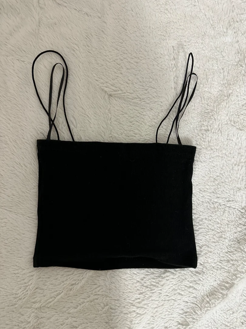 PULL&BEAR - crni crop top