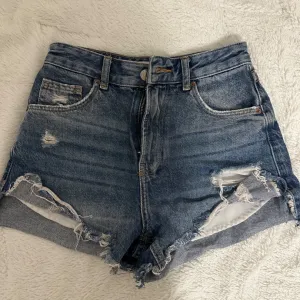 Bershka - teksas sorts