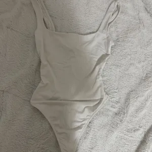 Bershka - bodi, triko