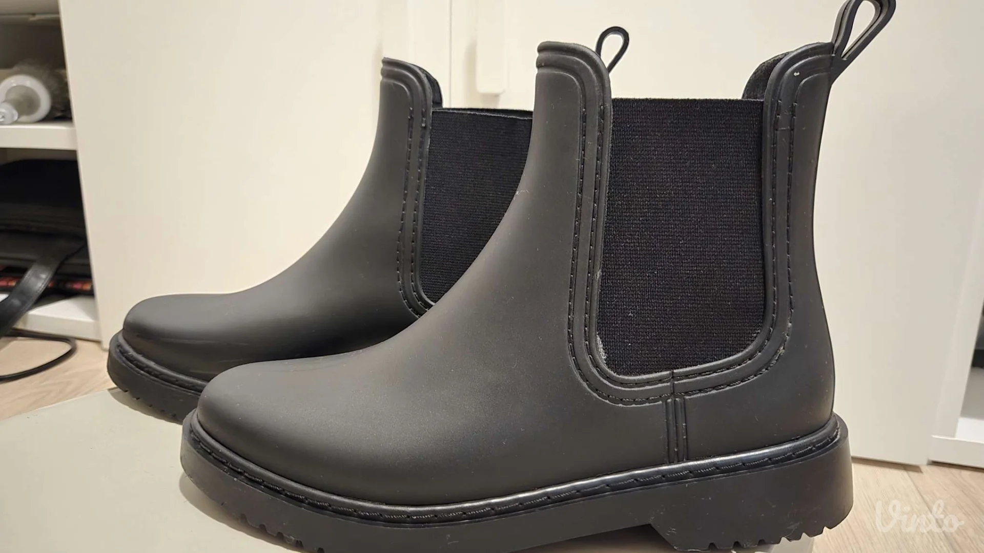Gumene crne čizmice 39