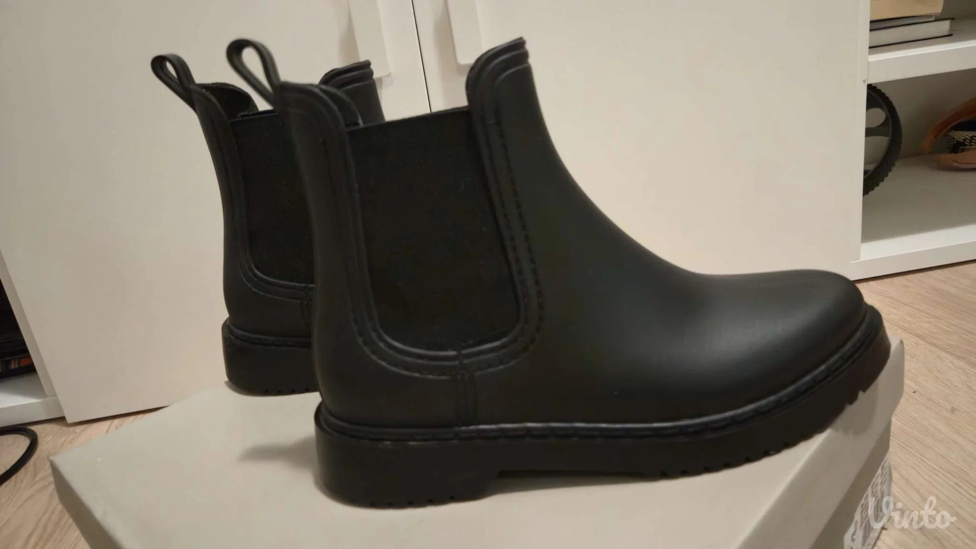 Gumene crne čizmice 39