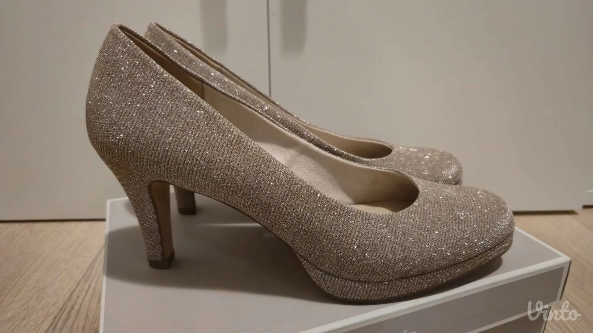 Tamaris svetlucave štikle