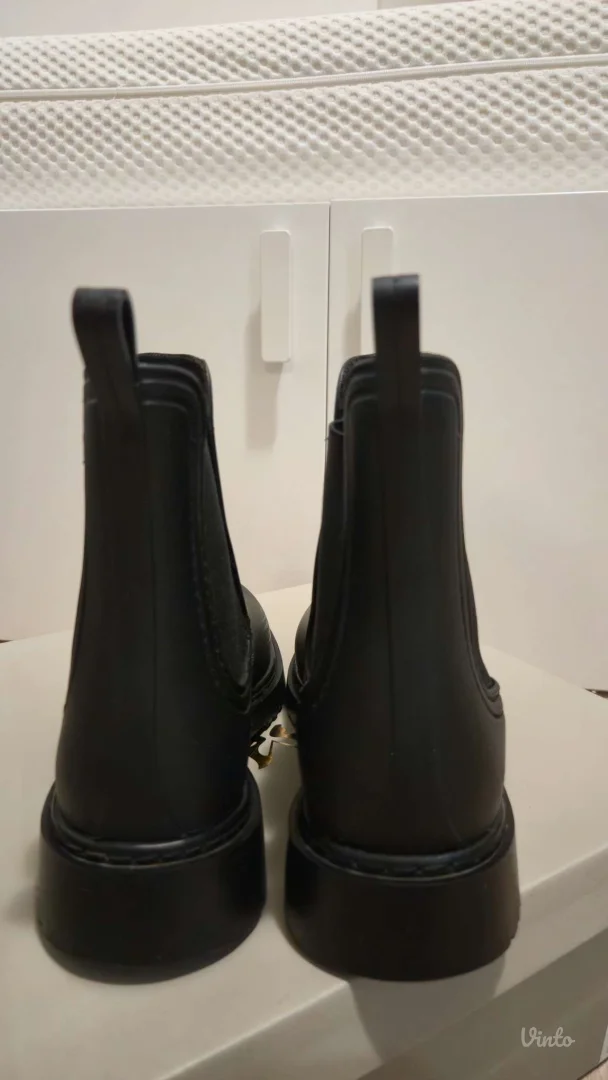 Gumene crne čizmice 39