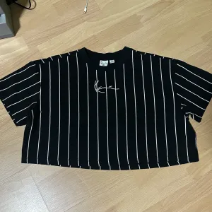 Karl Kani crna crop majica