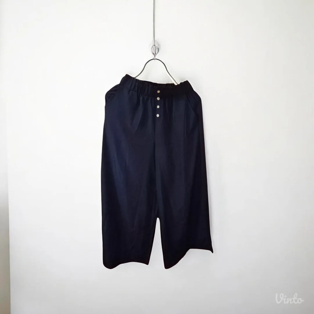 Crne široke pantalone