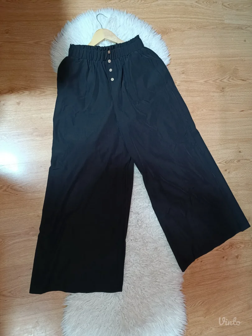 Crne široke pantalone