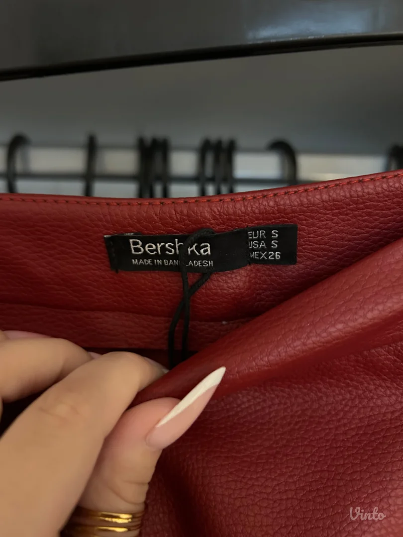Bershka nova kozna sukna
