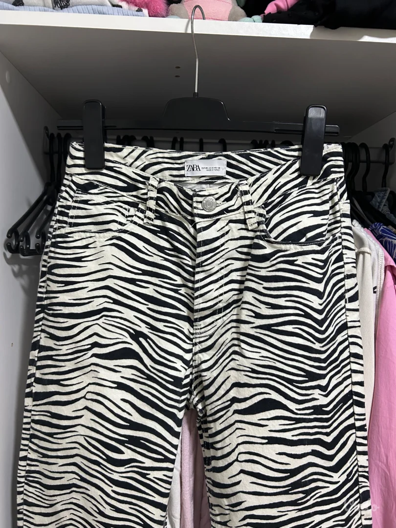 ZARA zebra farmerke