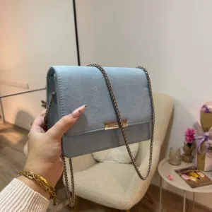 torbica pastelno plava