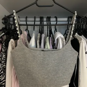 zara crop top sa biserima